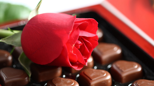 Rose chocolates red roses still free wallpaper - medium preview image