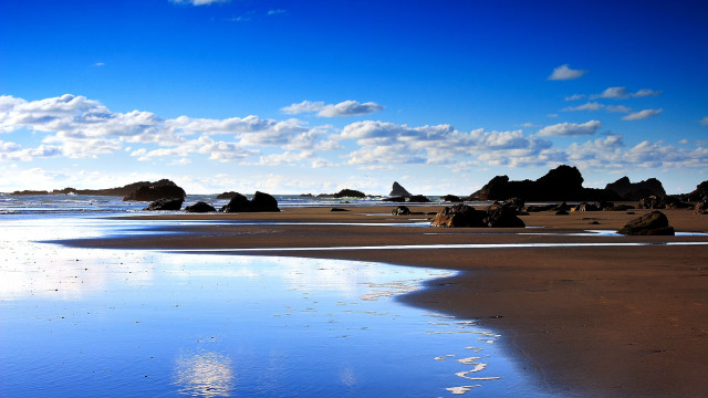 Bascove beach rocks water sky free wallpaper - medium preview image