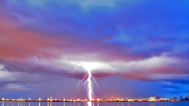 Lightning city night sky matte free wallpaper - medium preview image