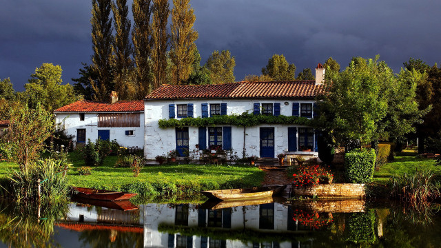 House boat landscape autumn cityscape free wallpaper for desktop - medium preview image