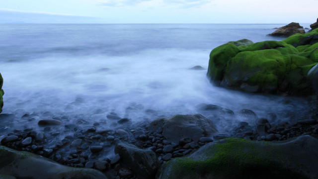 Rocky beach moss water mountains free wallpaper - medium preview image
