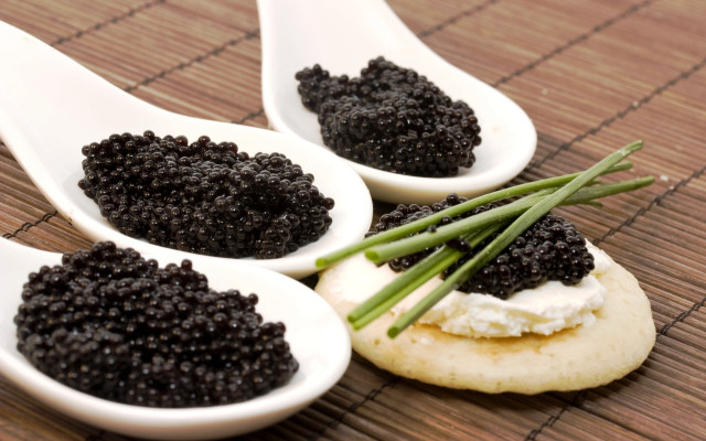 Three spoons black caviar bamboo free wallpaper - medium preview image