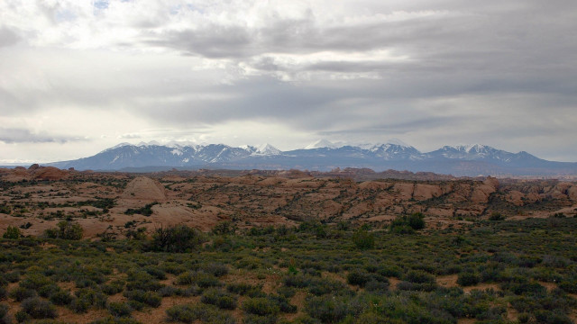 Mountain range snow capped forefront free wallpaper - medium preview image