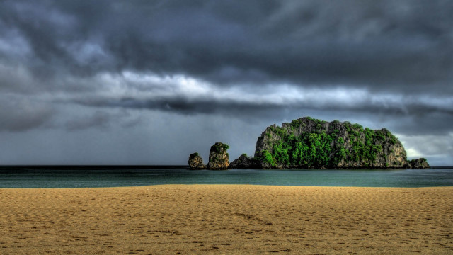 Bascove beach rock formation stormy free wallpaper - medium preview image