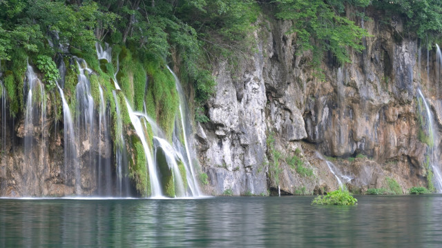 Waterfall island river forest tree free wallpaper - medium preview image