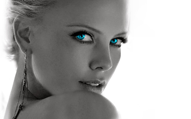 Woman blue eyes necklace serious free wallpaper - medium preview image