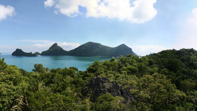 Tropical island lagoon mountains panorama free wallpaper - medium preview image
