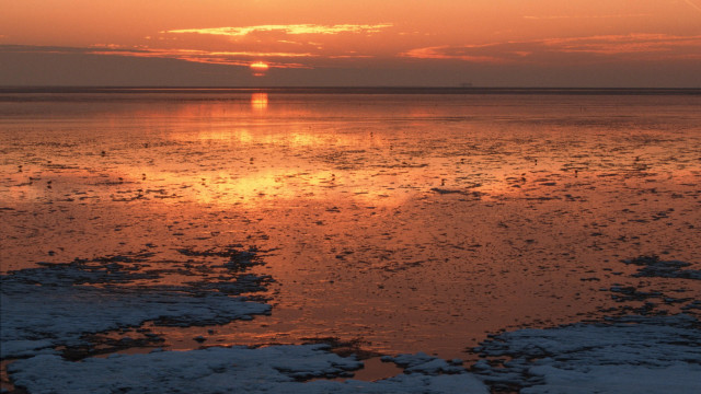 Sunset water ice plane clouds free wallpaper - medium preview image