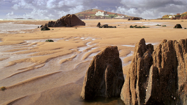 Bascove beach rocks building cloudy free wallpaper - medium preview image