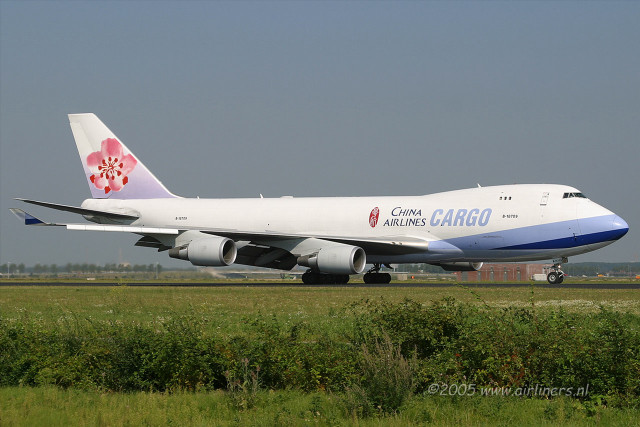 Large white airplane runway red #2 free wallpaper - medium preview image