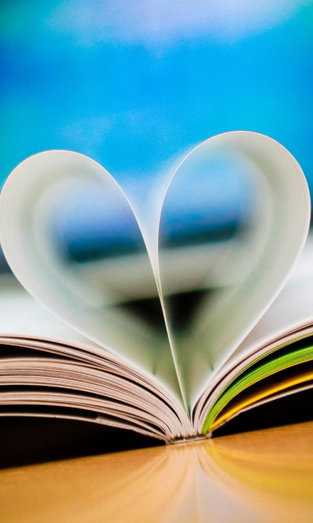 Book heart pages table blurry free wallpaper - medium preview image