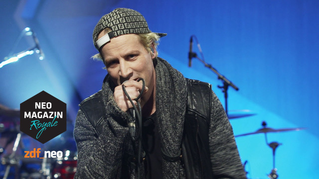 Man microphone hand free wallpaper - medium preview image