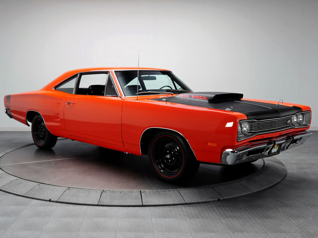 Bright orange car black hood free wallpaper - medium preview image