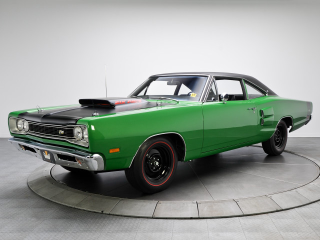 Green car museum display 3d free wallpaper - medium preview image