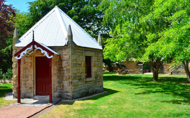 Small building park trees red free wallpaper - medium preview image
