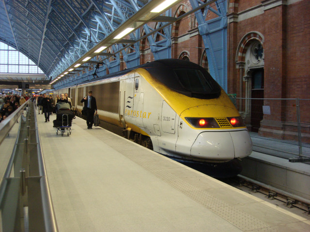 Train arrival platform people walking free wallpaper - medium preview image