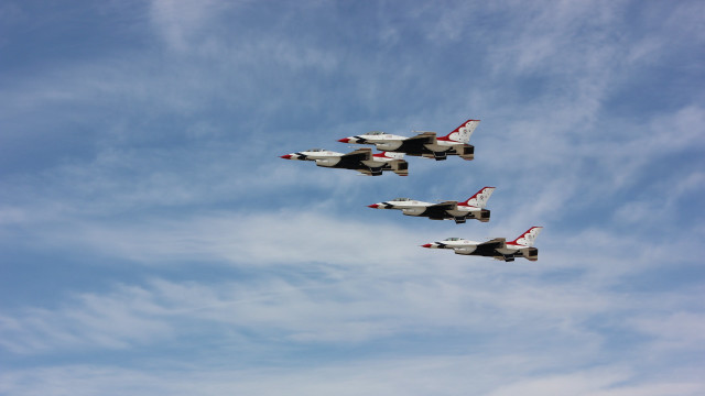 Four jets flying formation blue free wallpaper - medium preview image