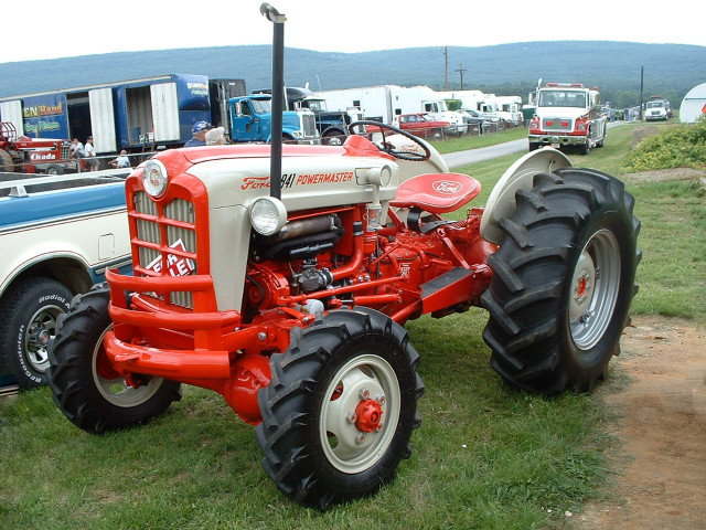 Tractor white truck blue truck free wallpaper - medium preview image