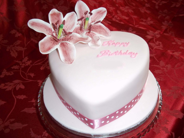 Heart shaped cake flower red free wallpaper - medium preview image
