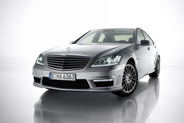 Silver car white room black free wallpaper - medium preview image