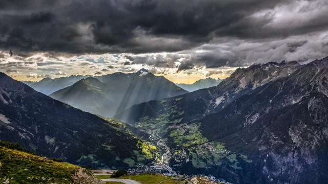 Mountain range road sun rays free wallpaper - medium preview image