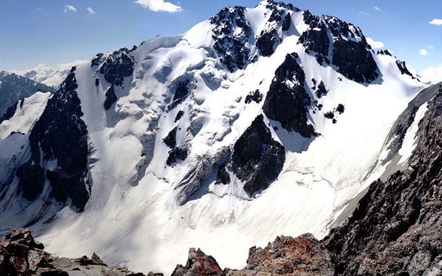 Mountain snow peak clouds rocks free wallpaper - medium preview image