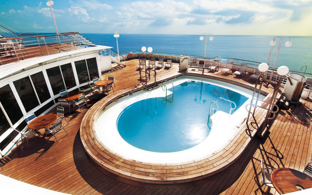 Cruise ship pool deck ocean free wallpaper - medium preview image