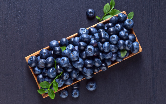 Blueberry wooden box green leaves free wallpaper - medium preview image