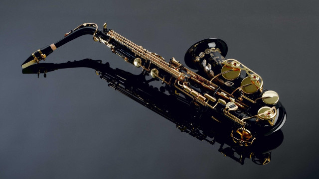 Saxophone black gold reflection flemish free wallpaper - medium preview image
