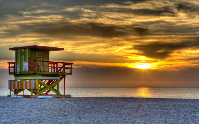 Lifeguard tower beach sunset clouds free wallpaper - medium preview image