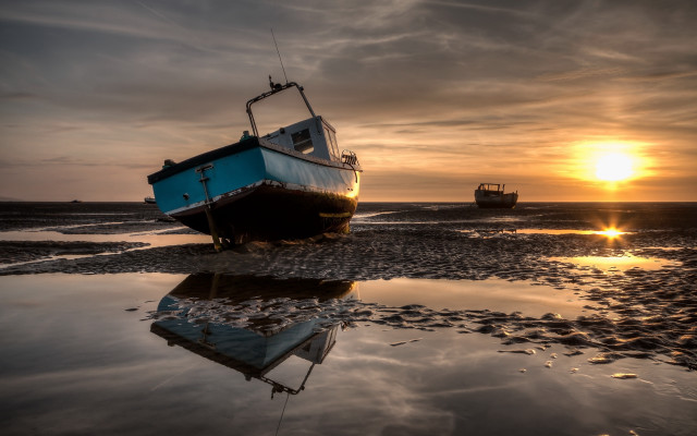 Beach boat sunset reflection ocean free wallpaper - medium preview image
