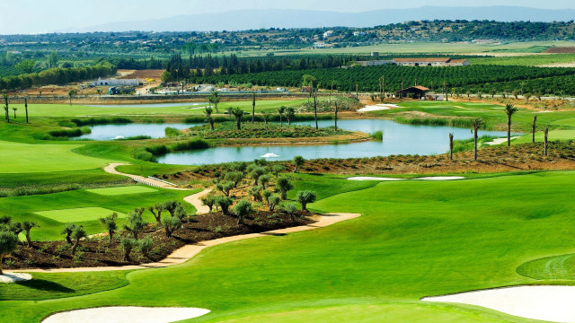 Golf course pond green field #2 free wallpaper - medium preview image