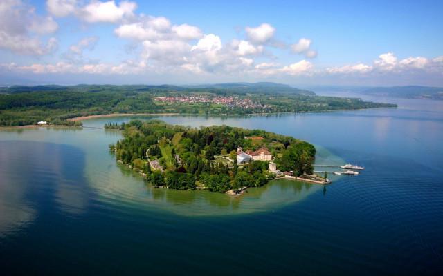 Island lake house boat sky free wallpaper - medium preview image
