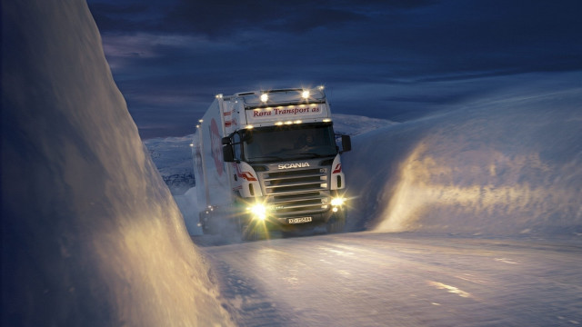 Snowy night truck horizon mountain free wallpaper - medium preview image