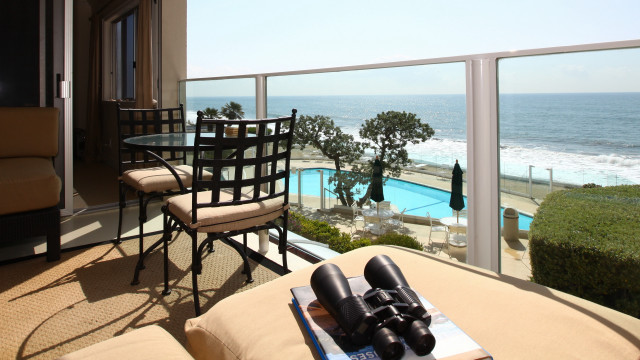Balcony table chairs ocean pool free wallpaper - medium preview image