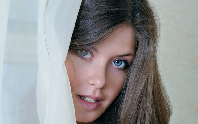 Eszter mattioni blue eyes white free wallpaper for desktop - medium preview image