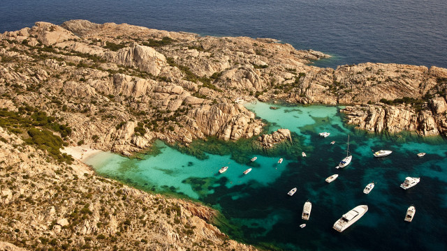 Boats lake rocks aerial scenery free wallpaper - medium preview image