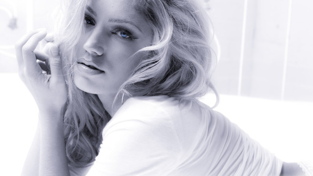 Woman blueeyes whitebackground blackandwhite photorealistic free wallpaper - medium preview image