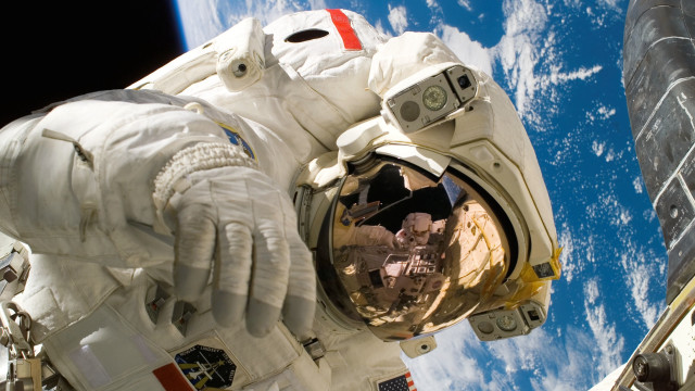 Spacesuit pilot earth space station free wallpaper - medium preview image