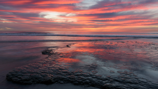 Sunset ocean rock wave beach free wallpaper - medium preview image