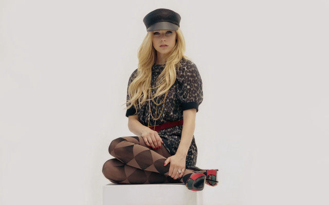 Woman hat red shoes fashion free wallpaper - medium preview image