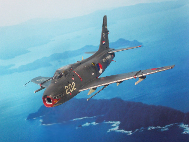 Fighter jet mountain sky red free wallpaper - medium preview image