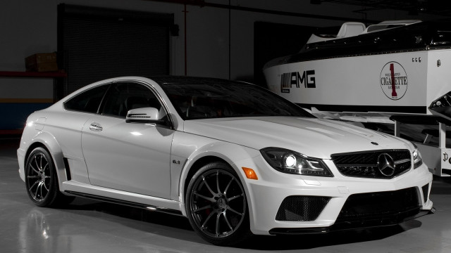 White mercedes pearlescent digital rendering free wallpaper - medium preview image