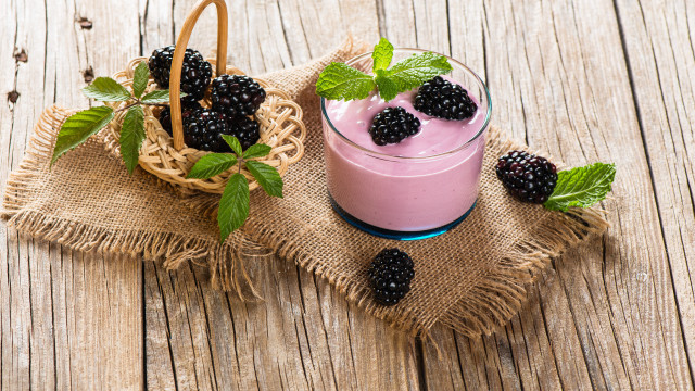 Smoothie blackberries straw bag basket free wallpaper - medium preview image