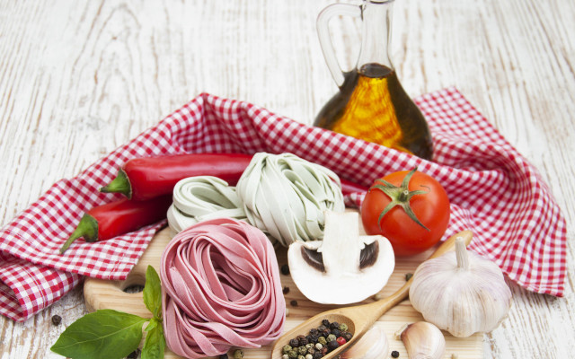 Cuttingboard vegetables tomatoes onions garlic free wallpaper - medium preview image