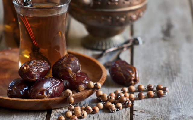Wooden bowl dates tea spoons free wallpaper - medium preview image