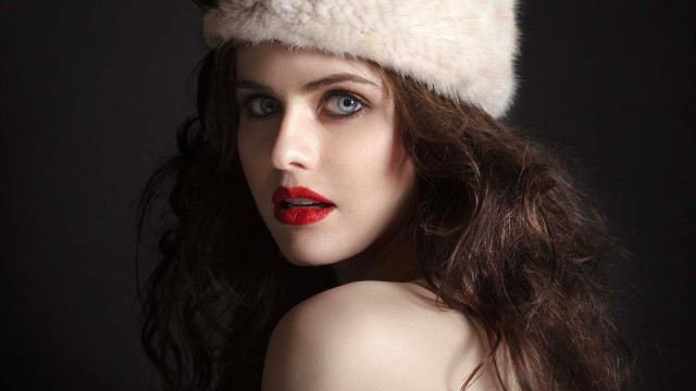Elizabeth collins rococo fur hat free wallpaper - medium preview image