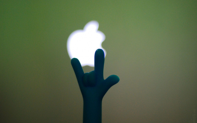 Hand holding apple logo green free wallpaper - medium preview image