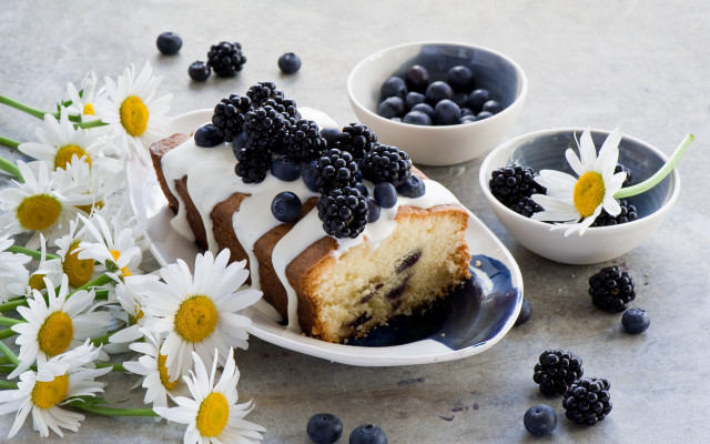 Blueberry blackberry cake flowers berries free wallpaper - medium preview image