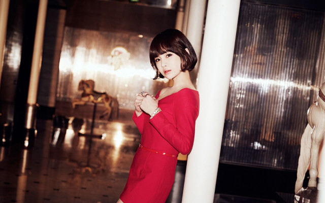 Woman red dress statue horse free wallpaper - medium preview image